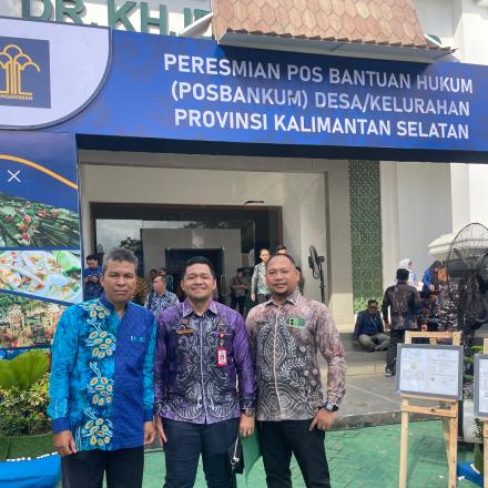 Pambakal Desa Bawahan Seberang Bapak Fahmi Fauzi Ikut Menghadiri Peresmian Pos Bantuan Hukum Desa